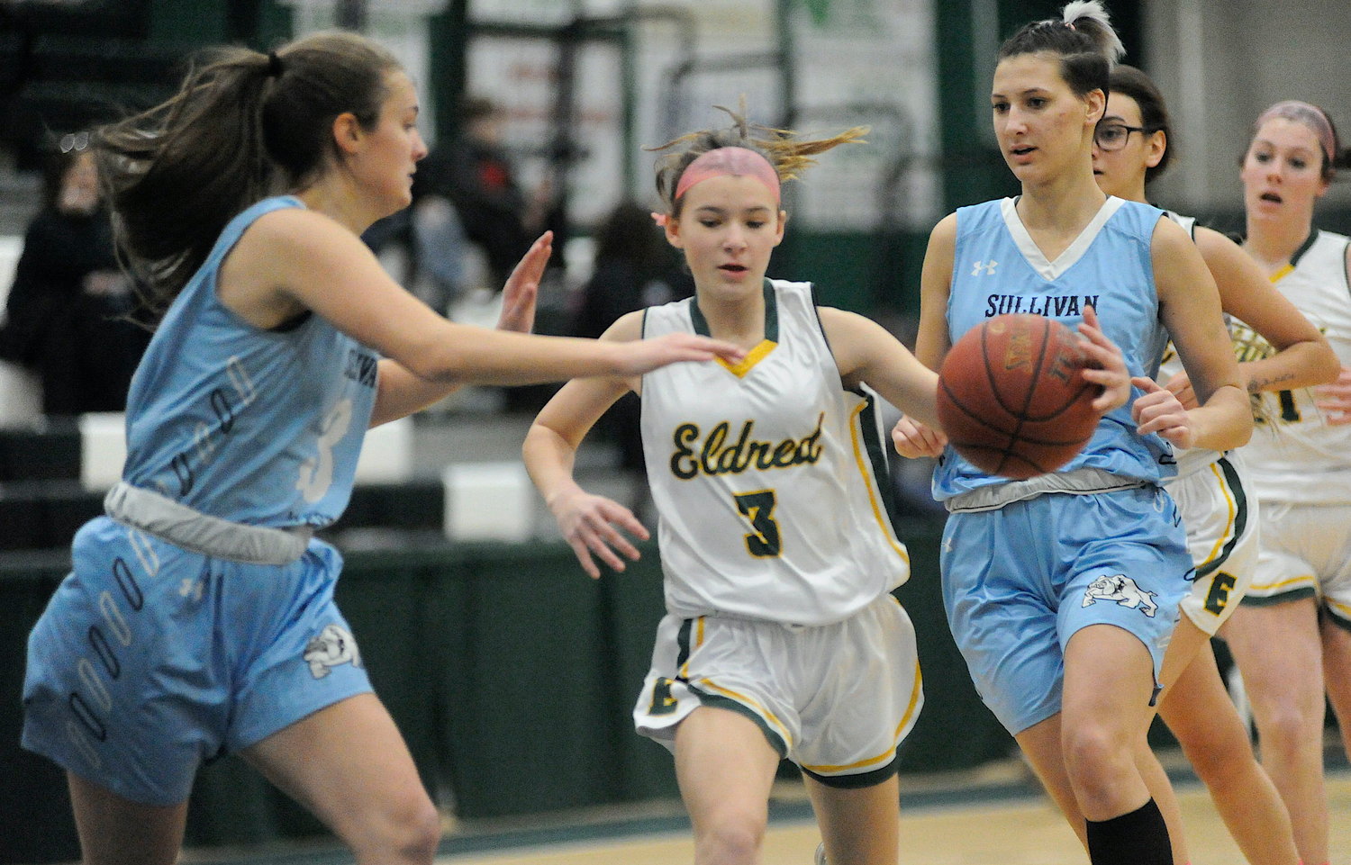 Divide and conquer. Eldred’s Sydney Furler breaks through Sullivan West defenders Felicity Baurenfiend and Anna Bernas, who posted 12 points for the Lady Bulldogs.